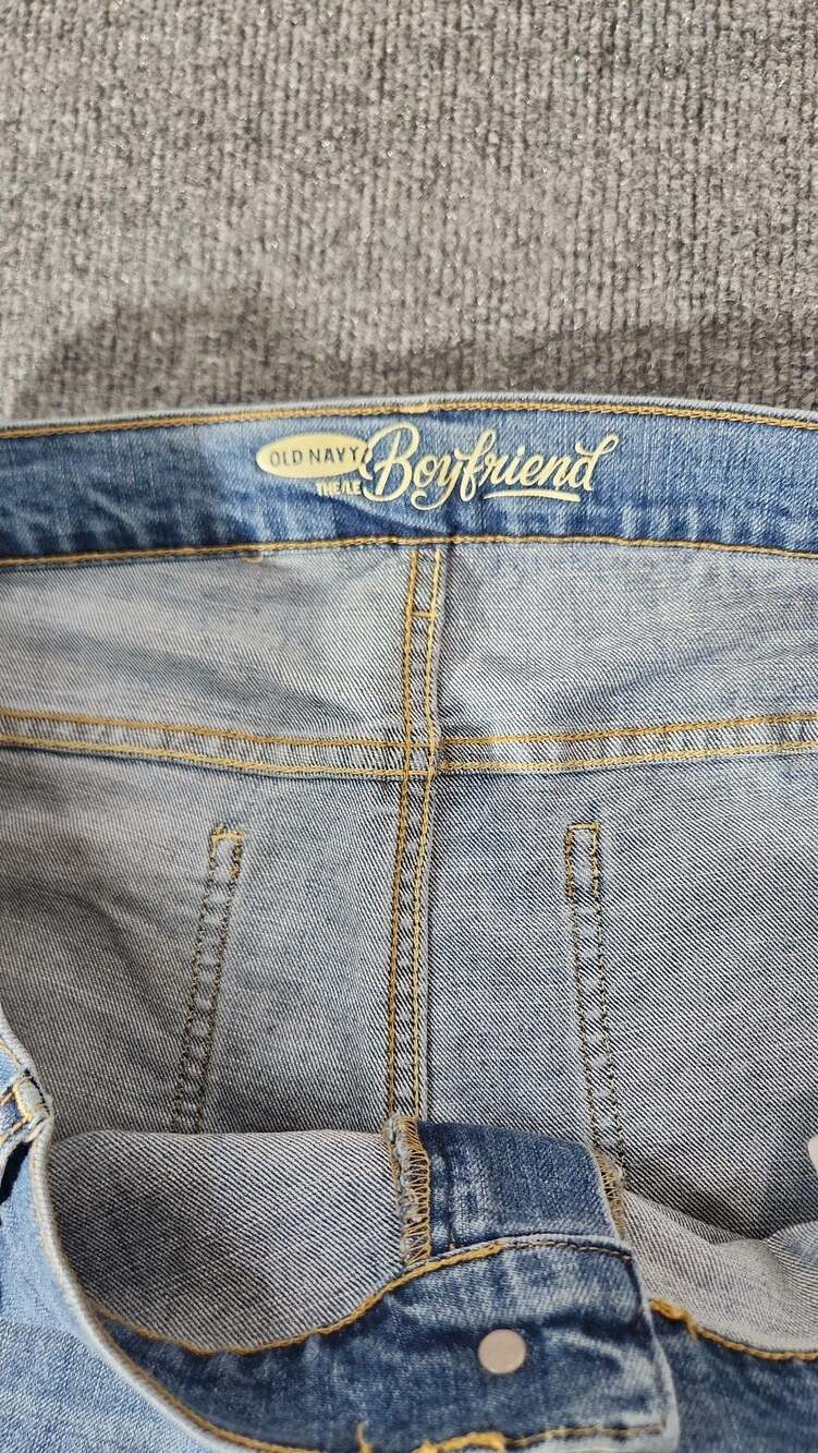 Old Navy Boyfriend Mid-Rise Light Wash Denim Jeans Size 14 Regular - Picture 2 of 12